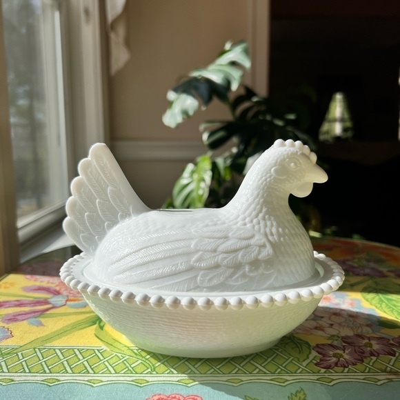 Vintage Indiana Glass White Milk Glass Chicken Hen on Nest Covered Dish 7” MCM - Picture 7 of 8